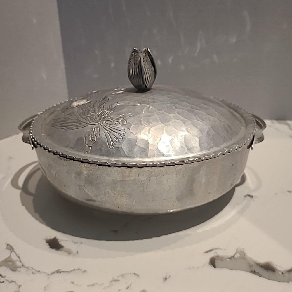 Vintage Hammered Aluminum Covered Bowl‎